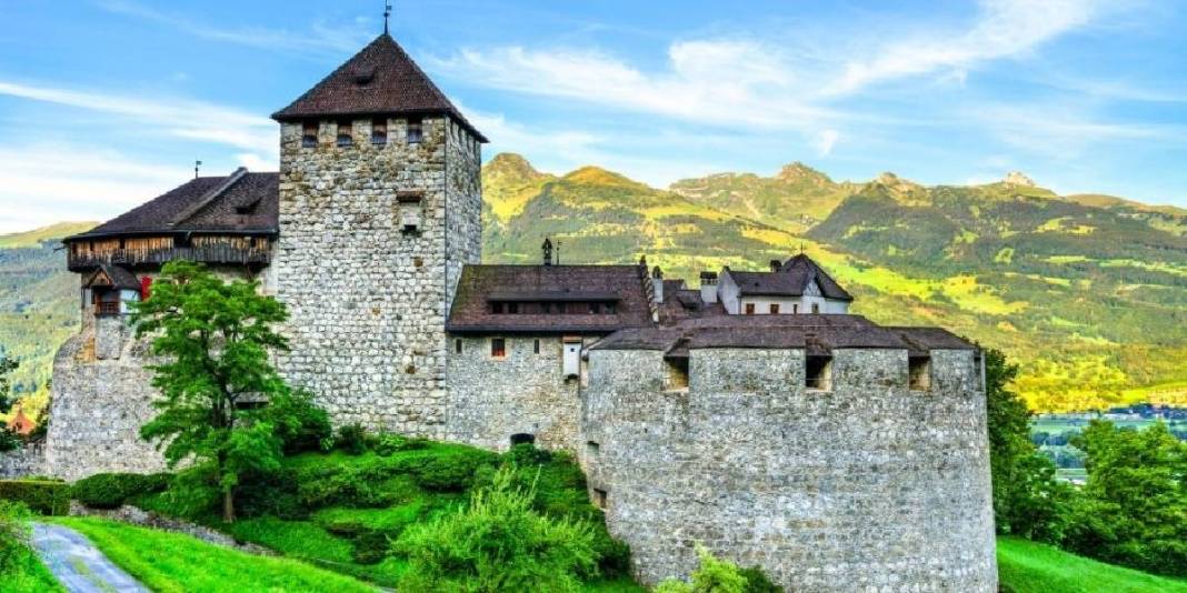 Bu ülkede lüks var ama bir şey eksik! Dünyanın en zengini: Turistlerin ise hayal kırıklığı merkezi… 3